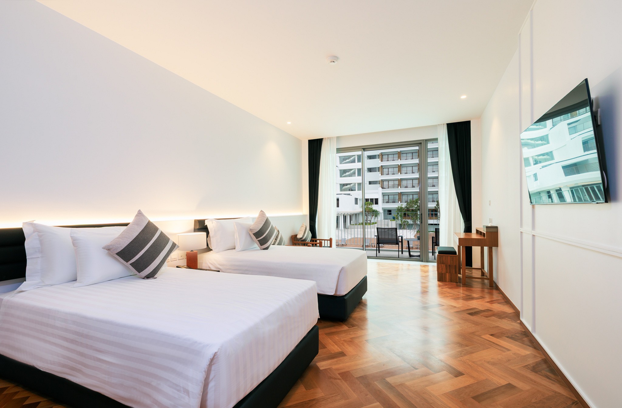 Deluxe Pool View Twin