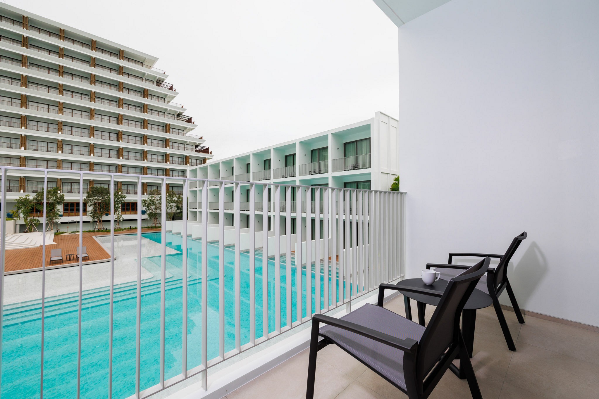 Deluxe Pool View - Accessible Twin Room